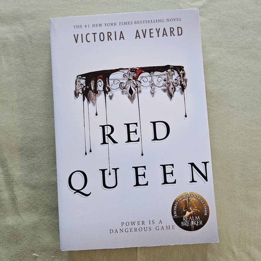 Red Queen by Victoria Aveyard Paperback‎ Book 1 of Young Adult Fantasy Series